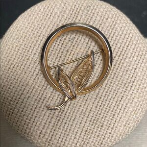 Gold Circle Leaf Brooch